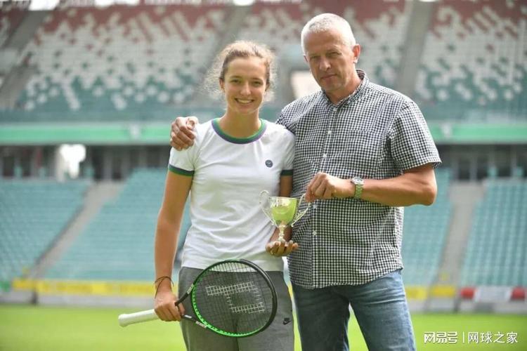 而是致力于 而是致力于